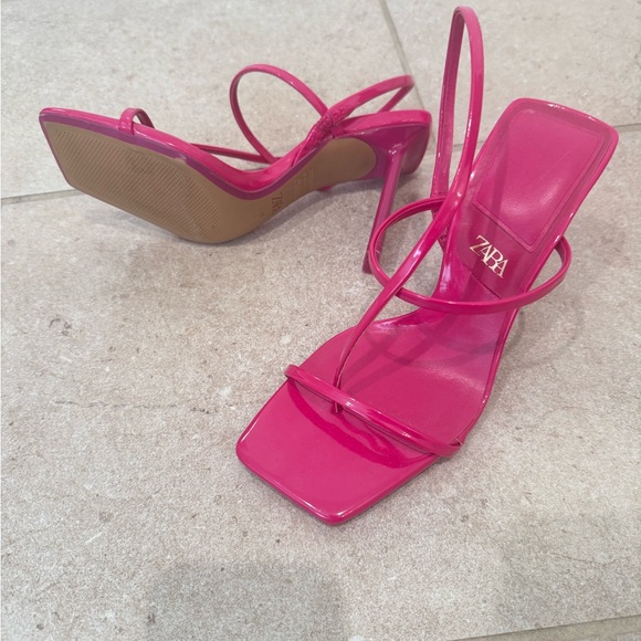 NWOT Zara Fuchsia Strappy Heels - Picture 4 of 4